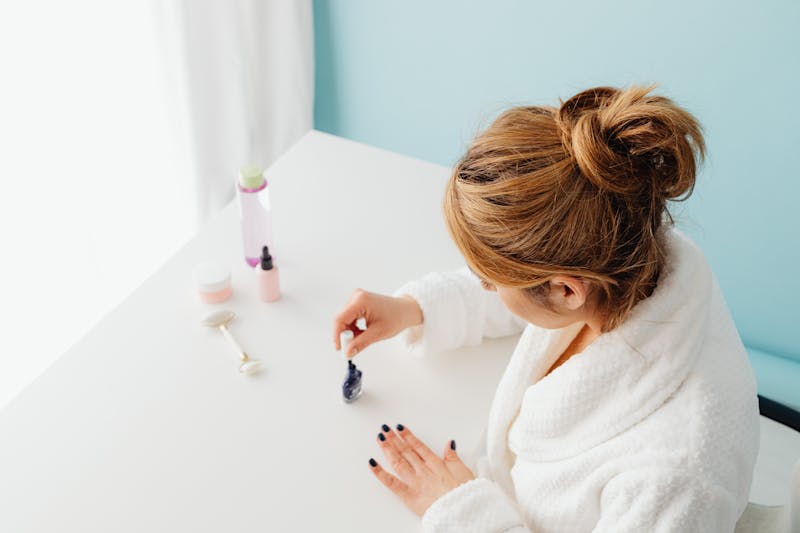 women polishing her nails